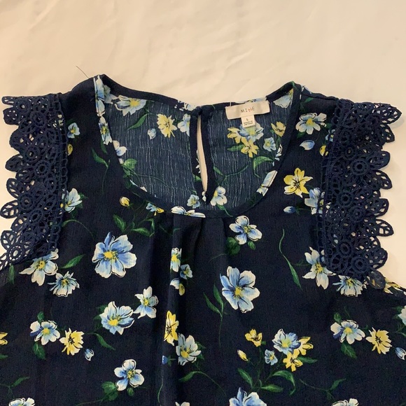 Floral Print Top - Picture 2 of 2